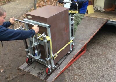 Rámpa használata páncélszekrény szállítás közben