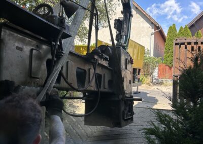 Eszterga gép lerakása egy budapest garázsban.