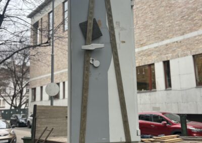 Kcr darus szállítás egy 1600 kg súlyú páncélszekrénnyel.