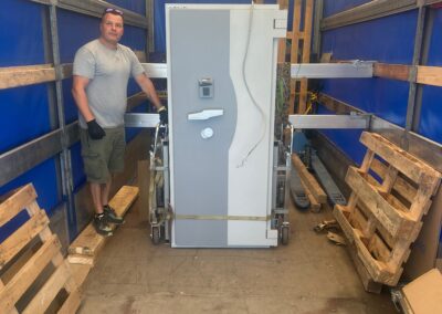 Ausztriába kellett vinni ezt a kicsikét.